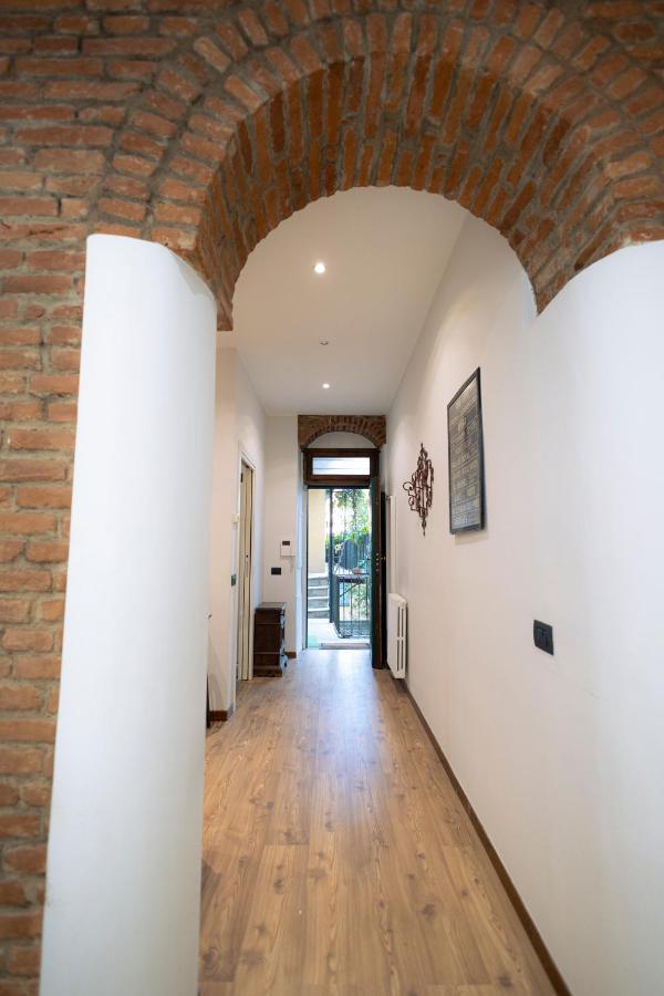 The Red Bricks Home - San Babila Area Milan Exterior photo