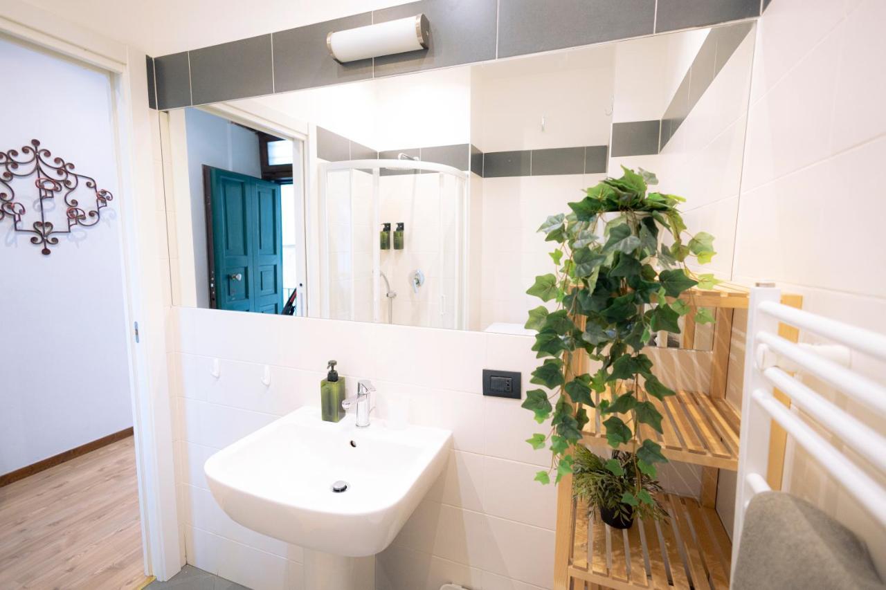 The Red Bricks Home - San Babila Area Milan Exterior photo